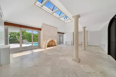 111 S Hibiscus Dr, Miami Beach, FL 33139 - Photo 3