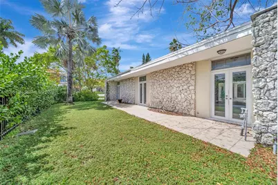 111 S Hibiscus Dr, Miami Beach, FL 33139 - Photo 23