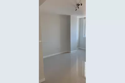 253 NE 2nd Street #1110, Miami, FL 33132 - Photo 3