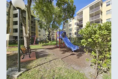8160 Geneva Ct #412, Doral, FL 33166 - Photo 21