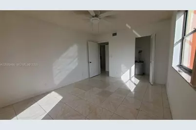 8160 Geneva Ct #412, Doral, FL 33166 - Photo 7