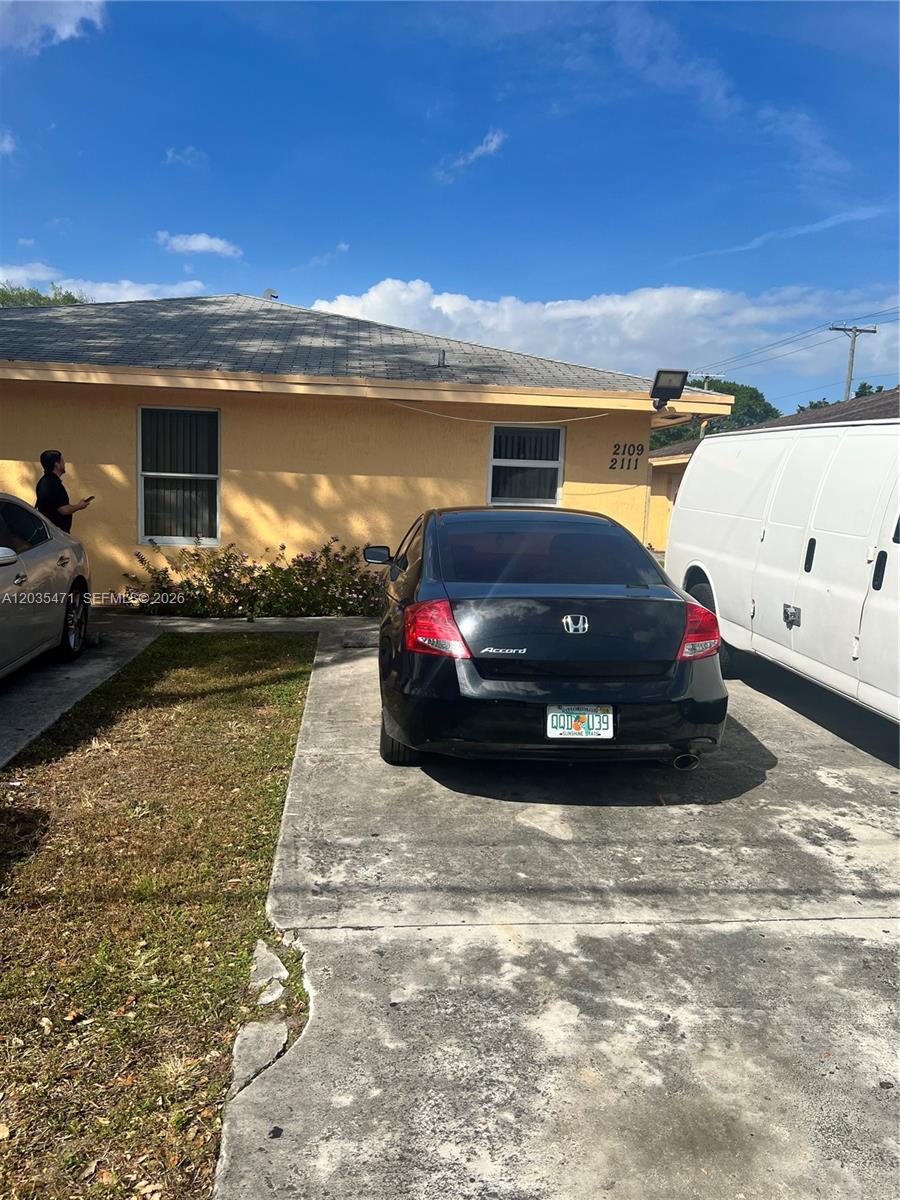 2111 NW 100th St #B - 2111 NW 100th St #B, Miami, FL 33147 Luxury Property | Jose Angel Pina