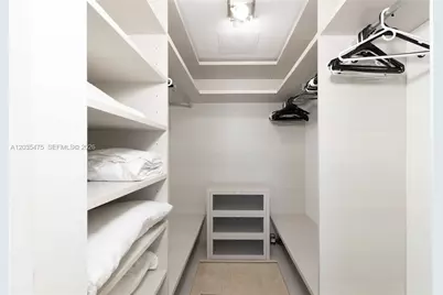 68 SE 6th St #1611, Miami, FL 33131 - Photo 23