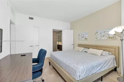 68 SE 6th St #1611, Miami, FL 33131 - Photo 13