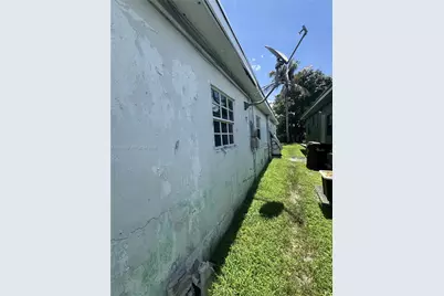 2125 W 5th Ave, Hialeah, FL 33010 - Photo 9