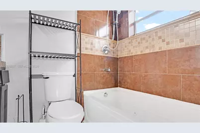 7925 Carlyle Ave #403, Miami Beach, FL 33141 - Photo 15
