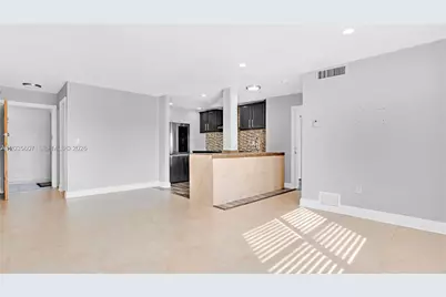 7925 Carlyle Ave #403, Miami Beach, FL 33141 - Photo 5