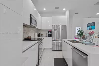 10294 NW 71st Ter, Doral, FL 33178 - Photo 5