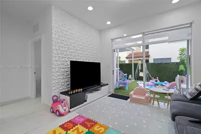 10294 NW 71st Ter, Doral, FL 33178 - Photo 3