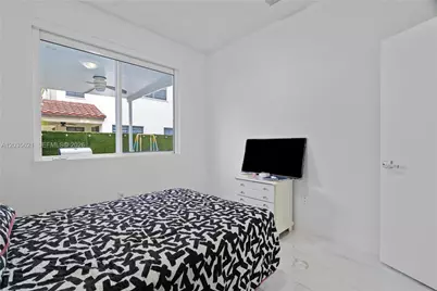 10294 NW 71st Ter, Doral, FL 33178 - Photo 11