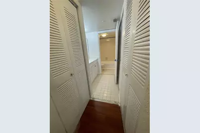 2811 N Oakland Forest Dr #206, Oakland Park, FL 33309 - Photo 11