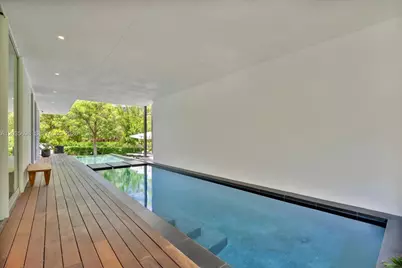 810 W 47 Ct, Miami Beach, FL 33140 - Photo 13