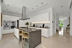 810 W 47th Ct, Miami Beach, FL 33140 - Photo 7
