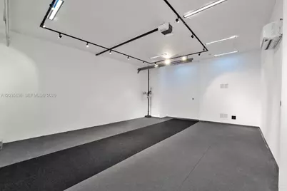 810 W 47 Ct, Miami Beach, FL 33140 - Photo 29