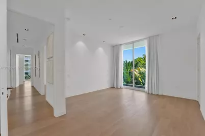 810 W 47 Ct, Miami Beach, FL 33140 - Photo 21
