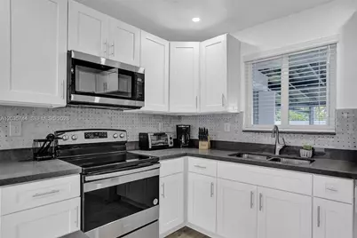 310 NE 162nd St, Miami, FL 33162 - Photo 17