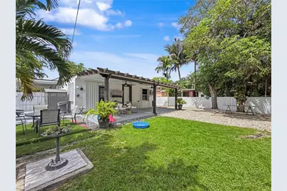 960 NE 146th St, North Miami, FL 33161 - Photo 33