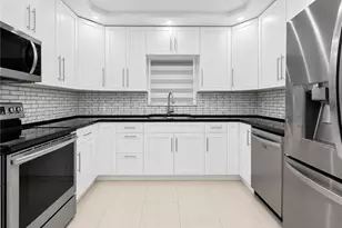 960 NE 146th St, North Miami, FL 33161 - Photo 31