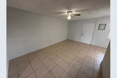 6675 W 4th Ave #402, Hialeah, FL 33012 - Photo 7