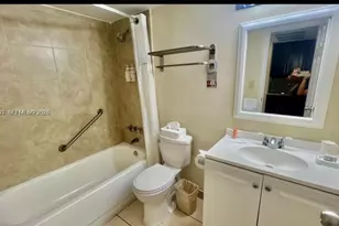 19201 Collins Ave, Sunny Isles Beach, FL 33160 - Photo 15