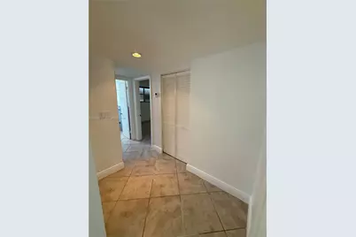 7720 Byron Ave #4, Miami Beach, FL 33141 - Photo 9