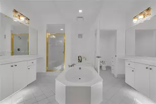 10710 NW 66th St, Doral, FL 33178 - Photo 9