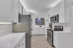 10710 NW 66th St, Doral, FL 33178 - Photo 7