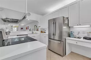 10710 NW 66th St, Doral, FL 33178 - Photo 7