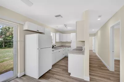 560 W 34th St, Riviera Beach, FL 33404 - Photo 9