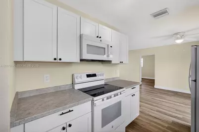 560 W 34th St, Riviera Beach, FL 33404 - Photo 11