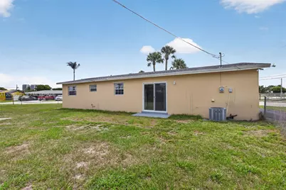 560 W 34th St, Riviera Beach, FL 33404 - Photo 29