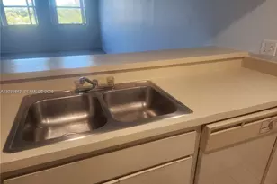 8100 Geneva Ct, Doral, FL 33166 - Photo 13