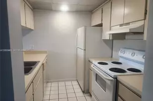 8100 Geneva Ct, Doral, FL 33166 - Photo 11