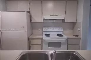 8100 Geneva Ct, Doral, FL 33166 - Photo 9