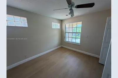 11927 NW 47th St, Coral Springs, FL 33076 - Photo 9