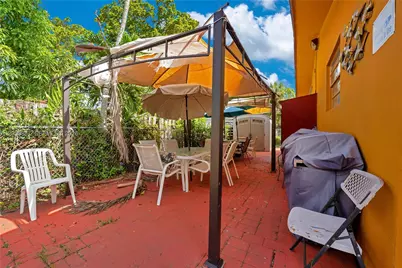 129-131 SE 5th St, Hallandale Beach, FL 33009 - Photo 15