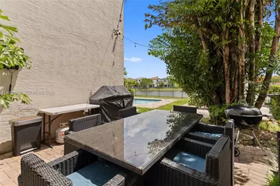 612 NE 193rd St, Miami, FL 33179 - Photo 9