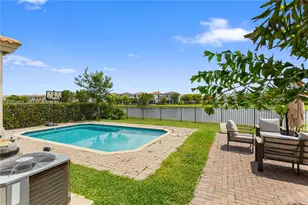 612 NE 193rd St, Miami, FL 33179 - Photo 5