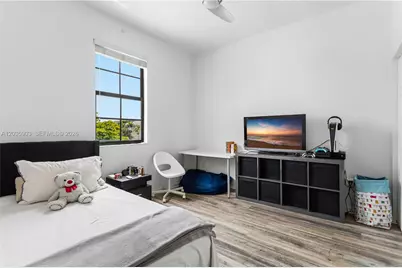 612 NE 193rd St, Miami, FL 33179 - Photo 17