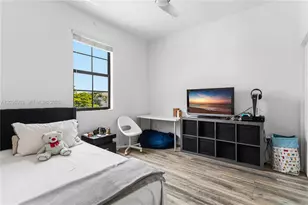 612 NE 193rd St, Miami, FL 33179 - Photo 17
