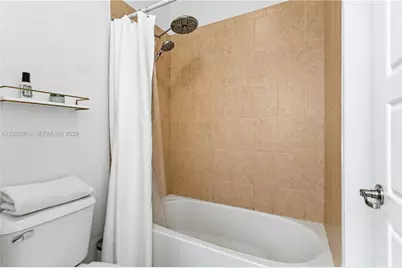 612 NE 193rd St, Miami, FL 33179 - Photo 35