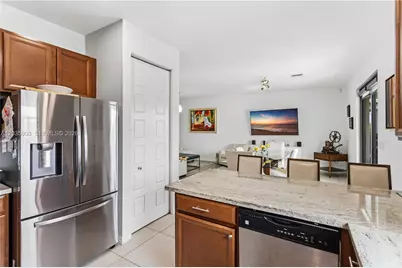612 NE 193rd St, Miami, FL 33179 - Photo 15