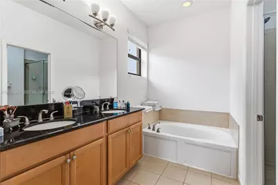 612 NE 193rd St, Miami, FL 33179 - Photo 25