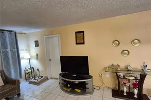 8460 Sunrise Lakes Blvd, Sunrise, FL 33322 - Photo 17