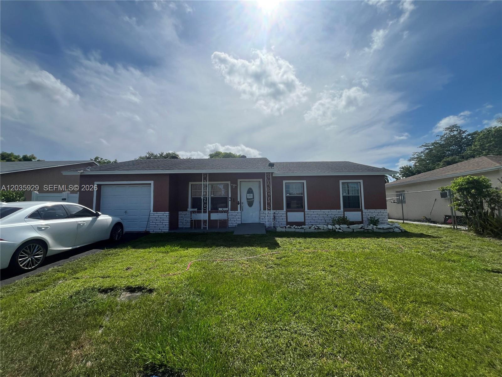 314 SW 79th Way main architectural view