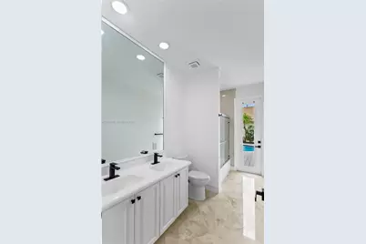 11021 Redhawk St, Plantation, FL 33324 - Photo 29
