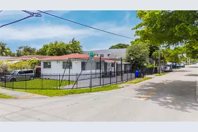 2300 NW 9th St, Miami, FL 33125 - Photo 29