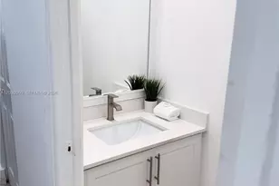 1717 N Bayshore Dr, Miami, FL 33132 - Photo 23