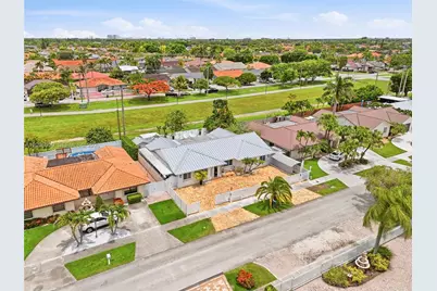 323 NW 136th Pl, Miami, FL 33182 - Photo 3