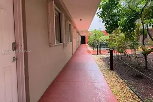 600 NW 32nd Pl, Miami, FL 33125 - Photo 1
